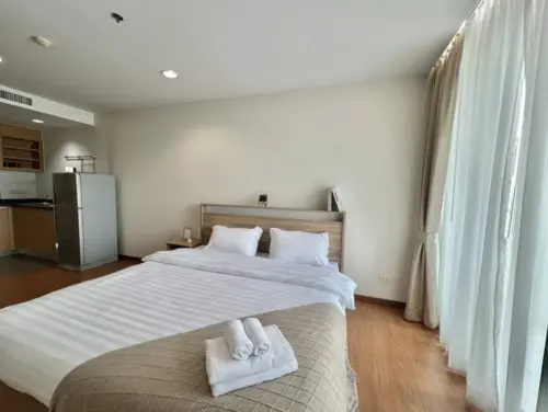 Modern 1BR Apartment | 10th Floor | Sathorn | Pool, Gym & BTS Access