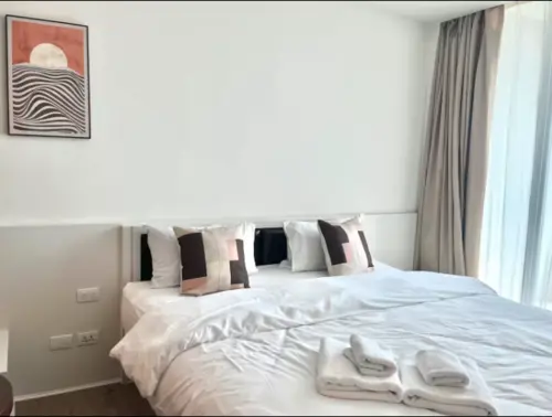 Luxury 1BR in Bangkok CBD | 10th Floor | Pool & Gym | Near BTS Chong Nonsi